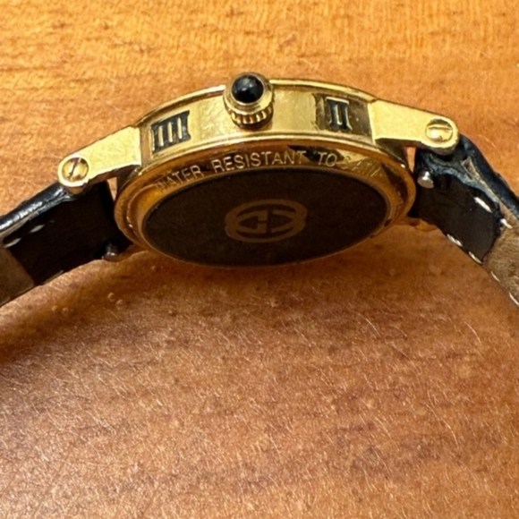 VINTAGE GUCCI 7200L 18K Gold plated White Dial Women's QZ Watch - Pre Loved - Picture 6 of 10